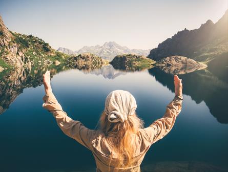 Women-travelling-alone.jpg