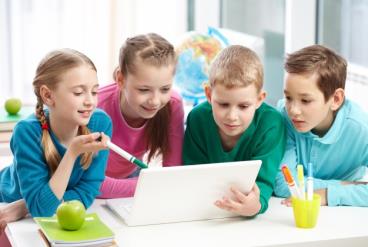 classmates-working-together_1098-2588.jpg